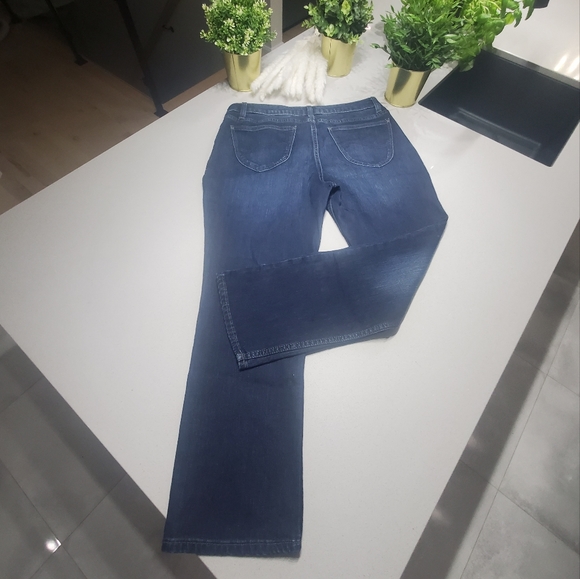 NWOT LEE RIDERS Très beau jeans neuf extensible de style bootcup, jambes droites - Picture 4 of 6